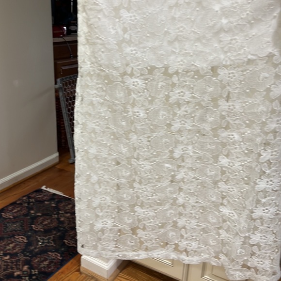 Buttons brand elegant white lace maxi dress with adjustable straps - Picture 8 of 8